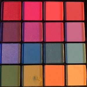 Nyx rainbow eyeshadow palette